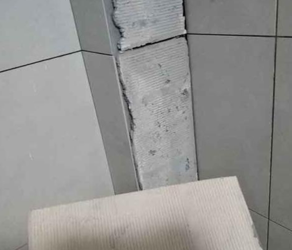 鹿寨瓷砖空鼓维修公司分享下厨房瓷砖脱落的补救措施。